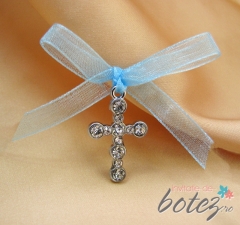 Cruciulita argintie din strasuri rotunde cu funda bleu