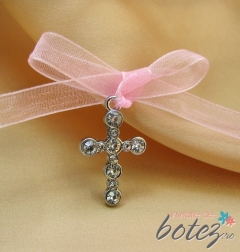 Cruciulita argintie din strasuri rotunde cu funda roz