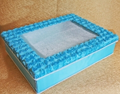 Cutie trandafiri bleu