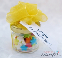 Marturie borcanas cu bomboane si funda galbena