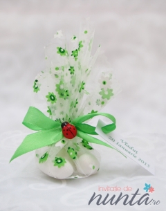 Marturie punguta cu bomboane cu funda si buburuza