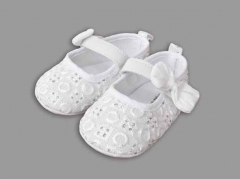 Pantofiori albi cu bareta si fundita