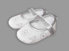 Pantofiori crem cu bareta si floricele