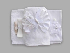 Trusou pentru botez cu funda si brosa fluturas alb