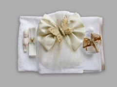 Trusou pentru botez cu funda si fluturas crem