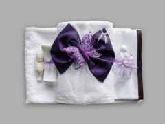 Trusou pentru botez cu funda si fluturas mov