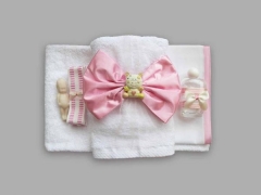 Trusou pentru botez cu fundita roz si pisicuta
