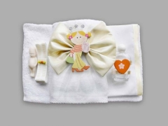 Trusou pentru botez cu printesa si funda crem