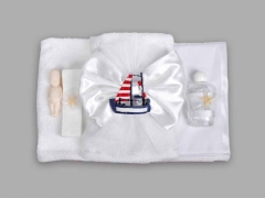 Trusou pentru botez cu vaporas si funda alba